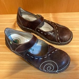 El Naturalista leather shoes size 6